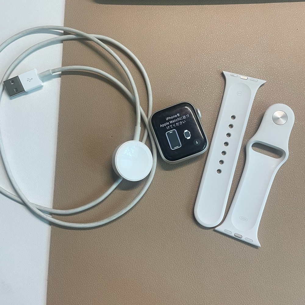 Apple Watch Series 6 40mm with original White Band and Charger